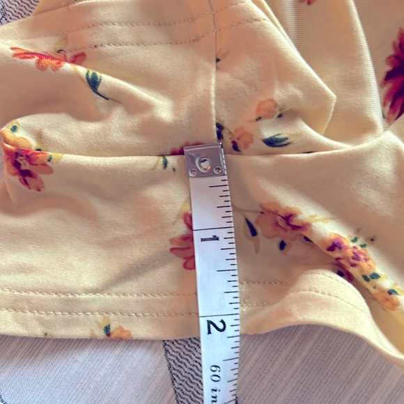 Floral Yellow Romper size Medium NWT - Picture 6 of 8